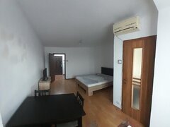 Vatra Luminoasa, Maior Coravu, garsoniera, etaj 7/10