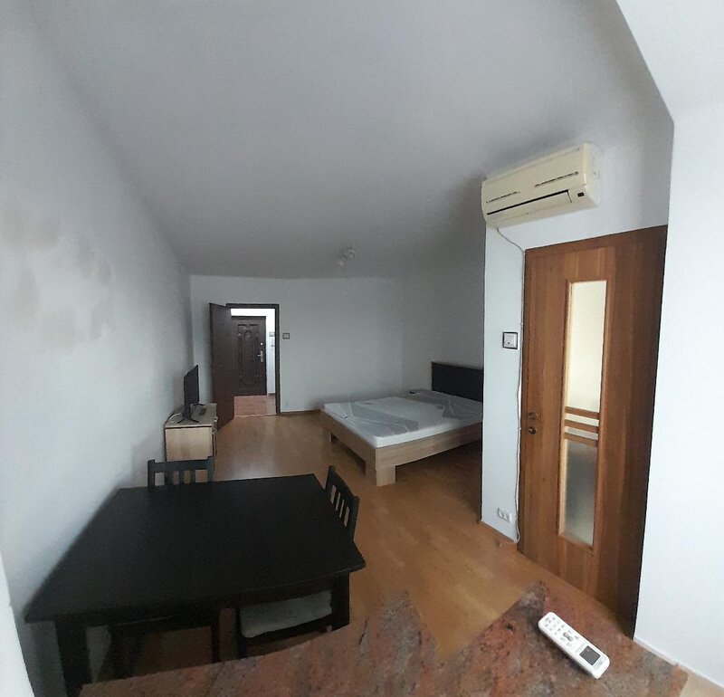 Vatra Luminoasa, Maior Coravu, garsoniera, etaj 7/10