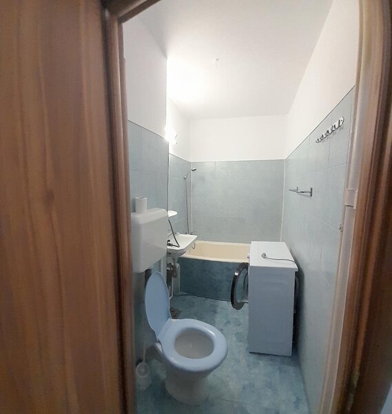 Vatra Luminoasa, Maior Coravu, garsoniera, etaj 7/10
